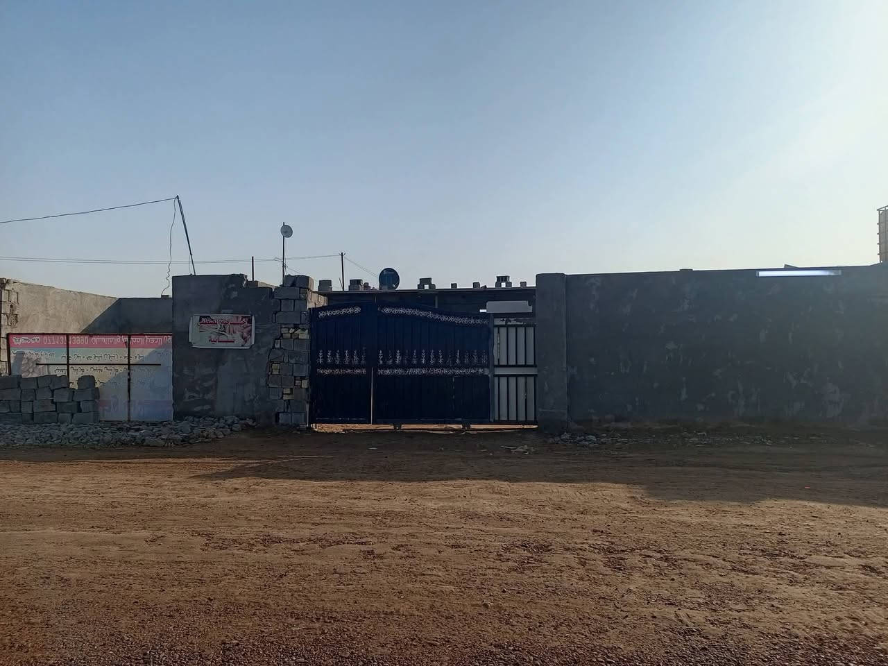 السلام عليكم
بيت  زراعي سند ٣٥ للبيع البيت مساحة 900واقع حال
اضافه إلى شارع مستقل

البيت بي ٣غرف5*4 وصاله كبيرة8*5 واستقبال كبيرة8*5 

ومطبخ4*4 وحمام

وحوش كبير

وبي محل 

الصكف سنتويج

العنوان بغداد الكرغولية السايد الواحد شارع معرض دبي

الشراي يتصل على هذا الرقم *********** رجائن الشراي يتصل
