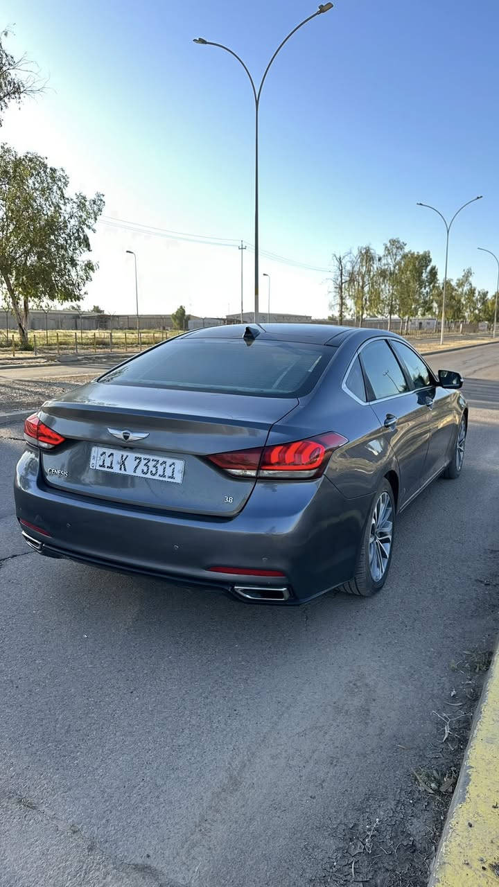 2015 g80
باسمي 
ما بيها حادث بس بيها صبغ بدون معجون وبيها بارديين
*********** 
حلة
