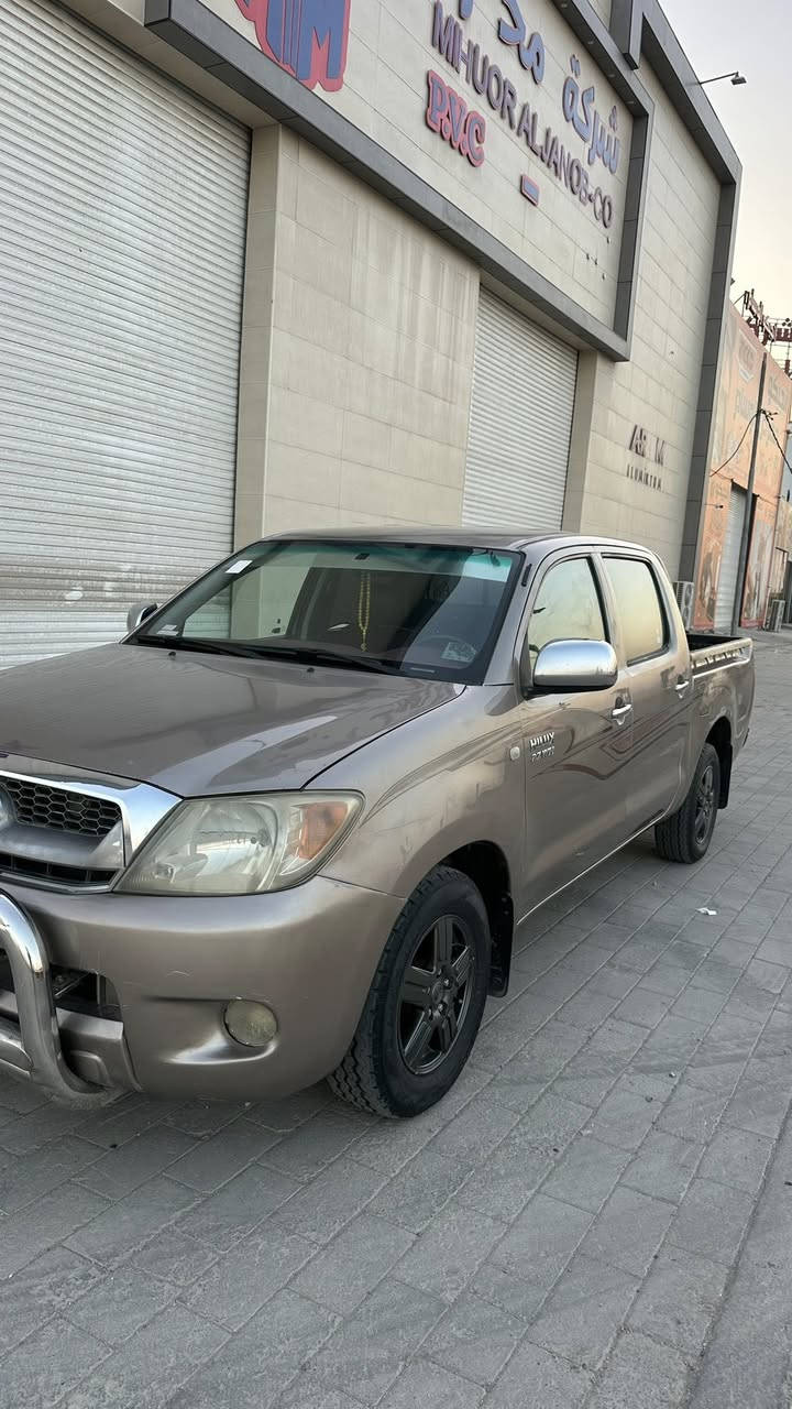 السلام عليكم 

 2006 مكفوله من الضربة والتبديل 

بيها مكانات رش مال شخوط 

مكينه جديده جديده جديييده 

حداديه جديده
 
 تبريد ثلج 

تدفئه 

 غرفتها كللللش نظيفه وع البلاد 

رقم بصره بأسمنا تحويل 

السياره جاهزه من كلشي وكلشي بيها شغال 

السعر 140  وبيها مجال بسيط 
 
هـ ***********
