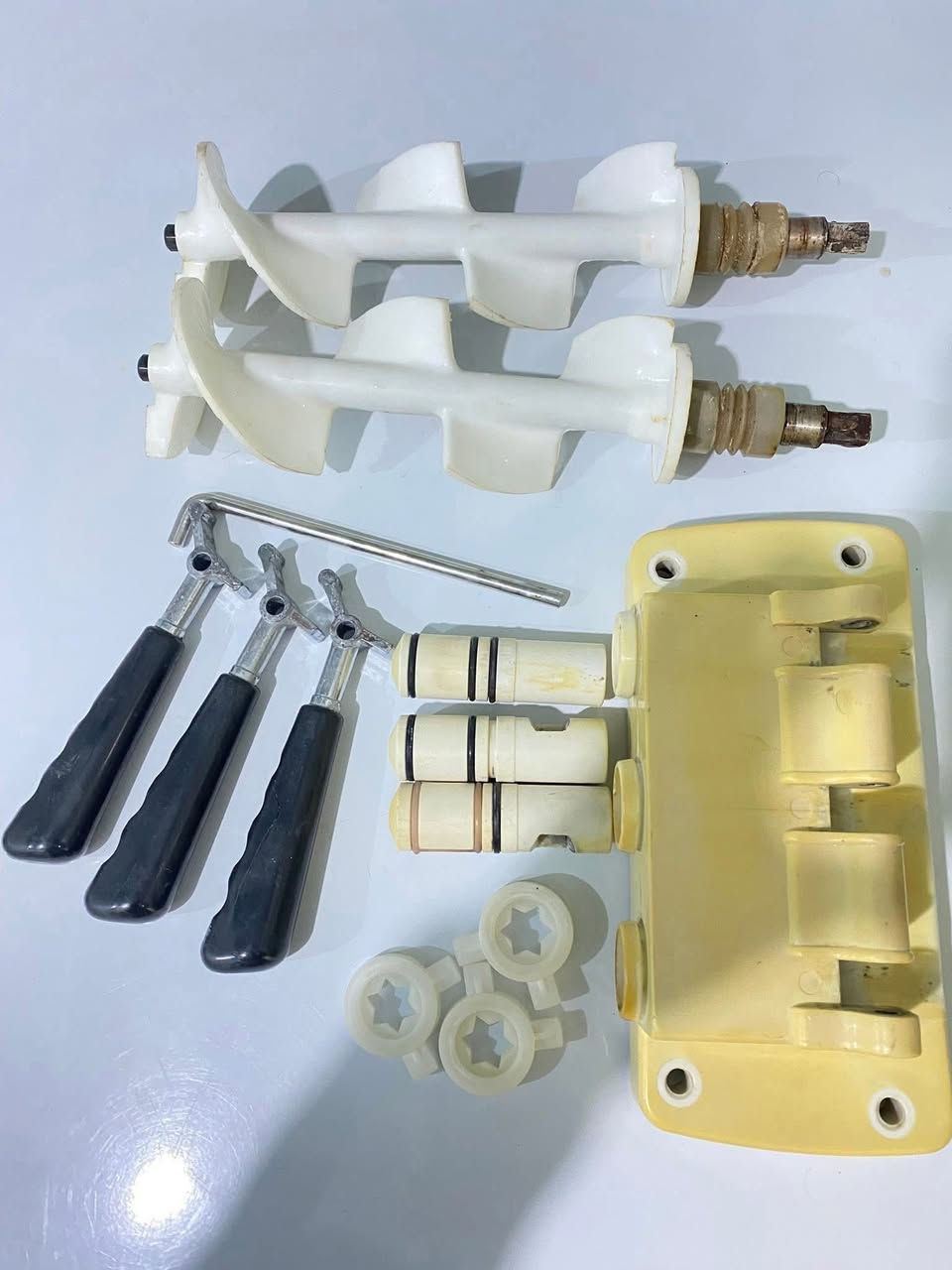 السلام عليكم مكينة ايس كريم  للبيع
 بسعر مناسب جدا اخت الجديدة 
وعل فحص 
مكان سامراء ***********
