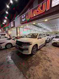 🌹🌹تحية طيبة🌹🌹 لاندكروز 2017 ساس اصل وايت ادشن  فول مواصفات  كفالة عامه...