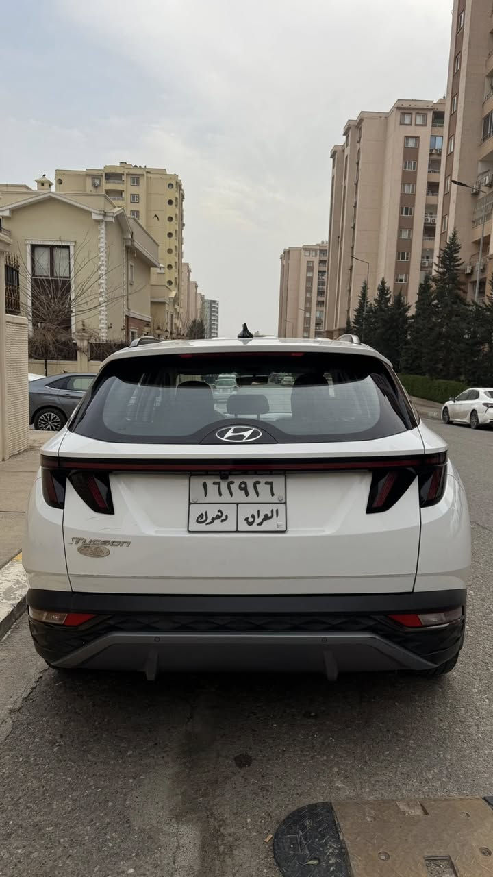 سيارة للبيع – هيونداي توسان ( تكسون) 2021 خليجي
السيارة اخذتها بوقتها من شركة صفاء زيرو  بأسمي وتحويل مباشر مواصفات خليجي

🔧 معلومات السيارة:
▪️ الموديل: 2021
▪️ النوع: هيونداي توسان (Tucson) خليجي
▪️ محرك 2000
▪️ العداد: 94,000 كم
▪️بيها ملاحظة بسيطة بارد وبدون صبغ

المواصفات
🔹شحن لاسلكي للهاتف
🔹 تبريد وتدفئة قطعتين
🔹بريك بصمة
🔹مثبت سرعة
🔹ثلاثة انظمة قيادة ( سبورت ، عادي ،اقتصادي)
🔹 شاشة كبيرة تدعم Apple CarPlay
🔹 تحكمات على الستيرن (المقود)
🔹 كاميرة خلفية
🔹 حساسات أمامية وخلفية
🔹 بردات بلادية
🔹 مقاعد قماش نظيفة
🔹 مقاعد كهربائية بالكامل بعدة أوضاع تحكم
🔹 دخول ذكي + تشغيل عن بعد
🔹 إنارة أمامية LED
🔹 كشافات ضباب

للتواصل ***********
