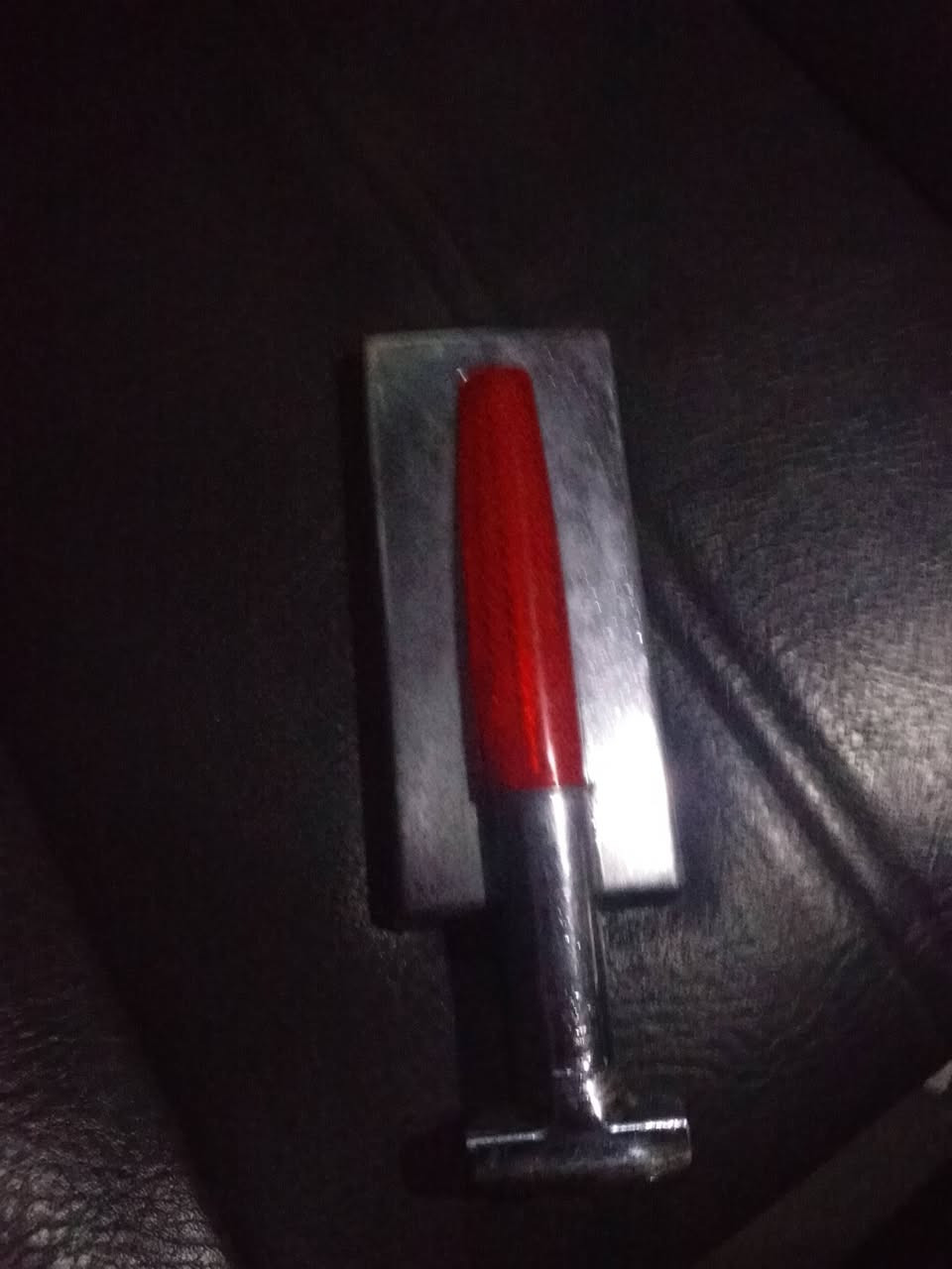 سلام عليكم مراية،اصلية قطعة نادرة،وحلوة قديمة حيل شرط أصلي مو عادي قيم وخذ*********** بغداد بكاني
