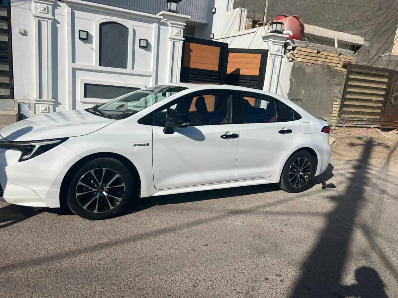 كورلا 2024 هايبرد  تجميع الصين..
فووول موصفات..
مكفوله من الصبغ والتعديل والتبديل سياره جديده...
رقمه بغداد باسمي..
ماشيه 16 الف خارجي مطالع بيه بس استخدام داخل..
محرك 1800...
فتحه سلايد..
شاشه وكامره خلفيه..
كشنات جلد لونين بلادي اسود واحمر..
تايرات الشركه جواها..
بصمتين وحده مستخدمه...
ويل كب.. شكل.. S..
مكاني بغداد الكرخ شهداء البياع.. 
السعر ب ..148..
...***********...
