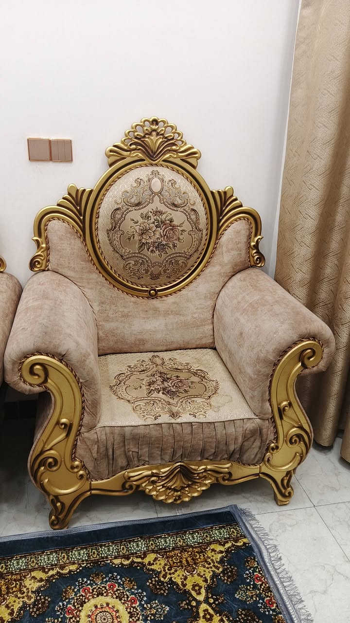 تخم ملكي تكمه نضيف 
10مقاعد 
السعر 600 وبي مجال 
الأستفسار ***********‬
