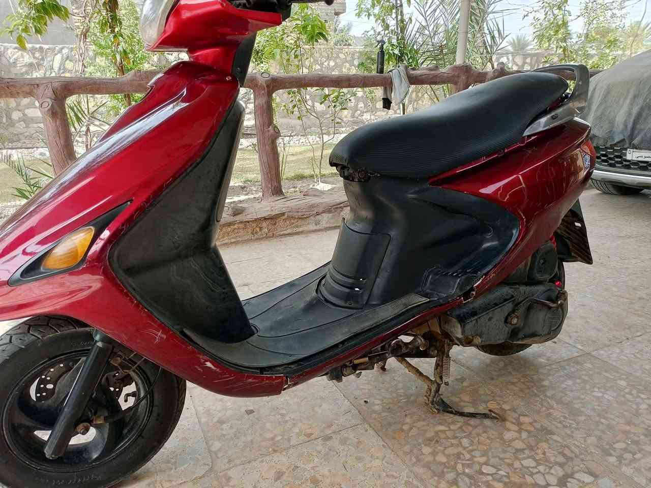 فراشه فحل ام الدسك
كهربائيات كله شغاله من الطول للطول
سلف هندر اشاير لايتات 
مكينه بلاديه لاتبخير ولا نضوح 
شلعه ومعدل خير من الله 
نصبه كدامك دراجه مال جناي
مكاني حله ابو غرق 
السعر 250وبيه مجال حك الجيه 
***********
بيه فقط اللايت الامامي بي كسر بسيط موضح بلصور
