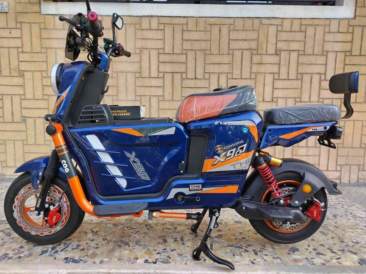 السلام عليكم دراجه شحن X900 موديل 2026 جديده لوك بحالة الزيرو وأوراقها موجوده. 
بطاريات كبار 33 امبير عدد 5.
ملف 2000 واط.
تشغيل بصمه.
كروز مثبت سرعه.
نظام بارك +  نظام بك.
السعر ٤٧٥ الف.
مكاني جادريه.
***********
