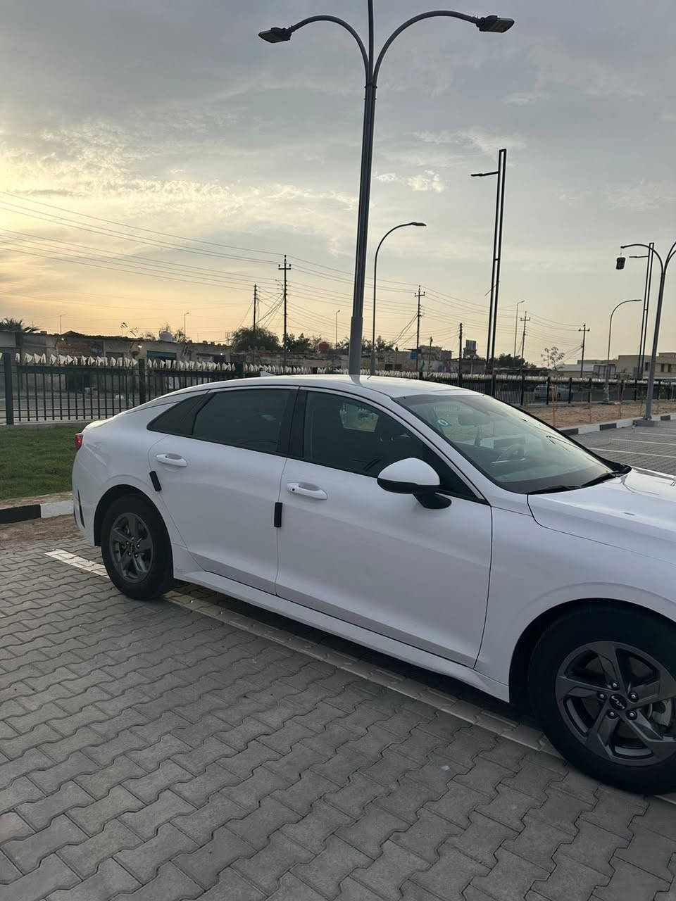 كي فايف 5 وأرد امريكي
مديل 2023 رقم بصرة معوقين دولي 
سيارة كفالة عامة بس بارد  فقط 
 (داخلة من امريكة بارد )
مكفولة من ظربة وصبغ والغرق فقط بارد 
شاصي ولغد وأيرباك كلة مكفول 
سيارة جديدة وجاهزة من كلشي مال جناي 
     .ماشية 25.000mi .جاهزة من كلشي 
 (السعر 158وبيها مجال )
.العنوان البصرة الجنينة .الاستفسار ع الرقم /***********
