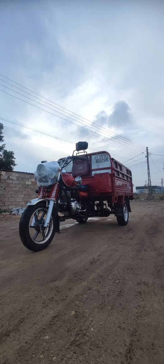 السلام عليكم ستوته جديده ماناقصه اي شي جديده معنه الكلمه مسجله بسمي رقم انكليزي  الي يريده هيج او محجر وياه بكيف المشتري مكاني الرمادي التئميم شارع السراميك والي يحب يتصل عله رقمي او واتساب والسعر مالته ثلاث ملاين وربعمية ***********
