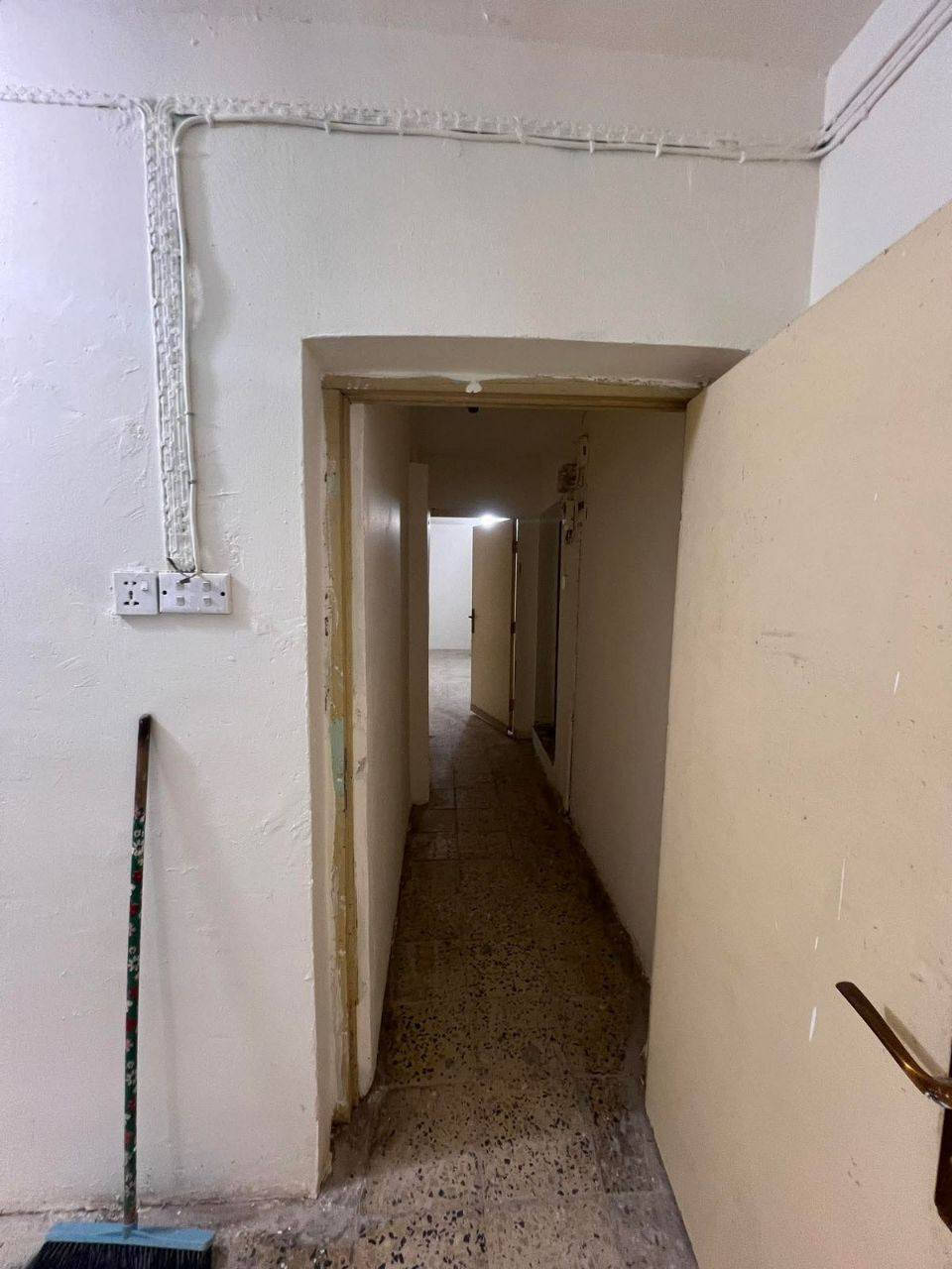 ✨ شقة للإيجار – مناسبة لعائلة صغيرة ✨
📍 الموقع: حي الطياره – خلف الدفاع المدني
📐 المساحة: تقريباً 100 متر
🔹 التفاصيل:
▪️ مطبخ
▪️ صالة
▪️ غرفة نوم
▪️ صحيات
▪️ مخزن صغير
✔️ مناسبة لعائلة صغيرة
💰 الإيجار: 350 ألف دينار
(شامل الماء والكهرباء)
📞 للاستفسار: 

*********** 
#عقارات_بابل
#إيجار
#بيوت_للإيجار
#الحلة
#فرص_عقارية
