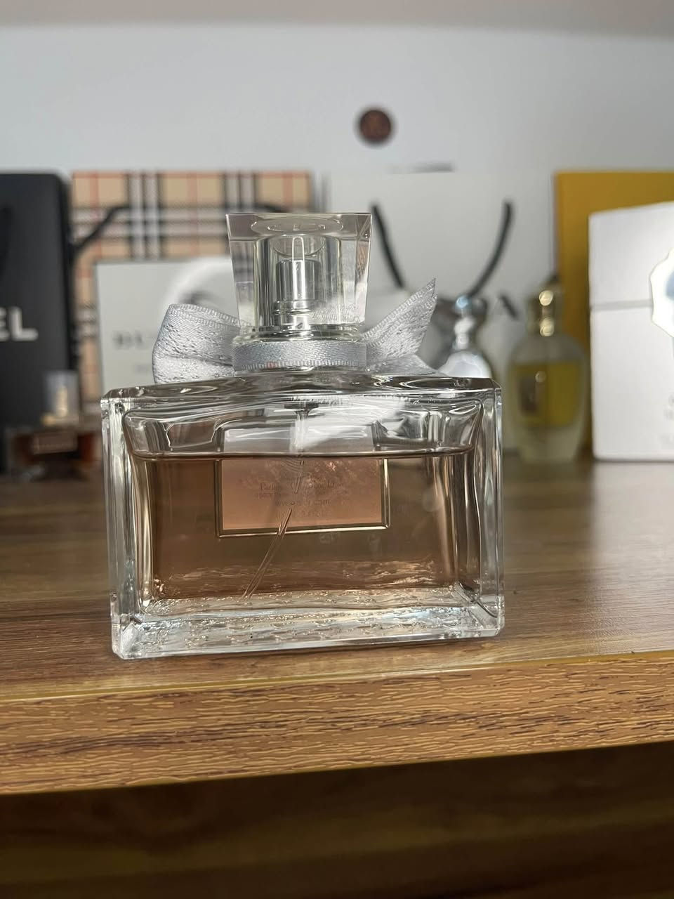 سلام علیکم
عندی (miss dior ) edp  بدون کارتون متبقی بیها حوالی (٧٥-٨٠) مل


**إذا كنت صاحب هذا الإعلان وتريد حذفه لأي سبب، رجاءا أرسل رسالة إلى الدعم الفني**