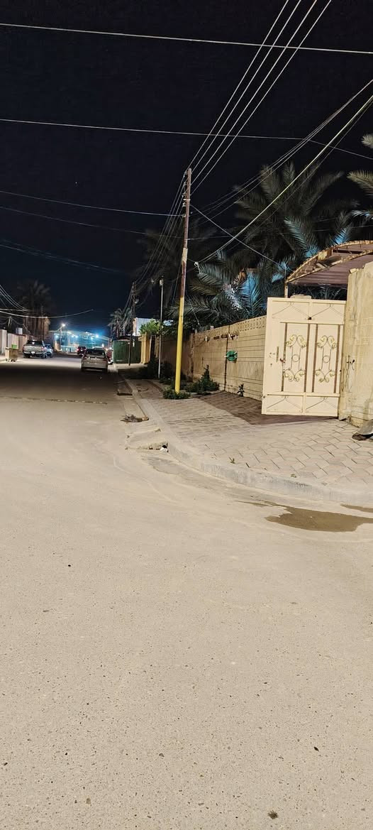 من رخصة الادمن بيت 600 متر ركن
شارع 15 الوجه على بغداد المكان القادسية حي الضباط خلف عمارة خليل الرمل بالقرب من ملعب احمد راضي ومدرسة حواء الاستفسار على الرقم ***********
