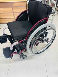 📢📢📢📢🦽🦽🧑‍🦽🧑‍🦽 السلام عليكم كرسي رياضي جديد بالكارتون حجم المقعد40 الإطا...