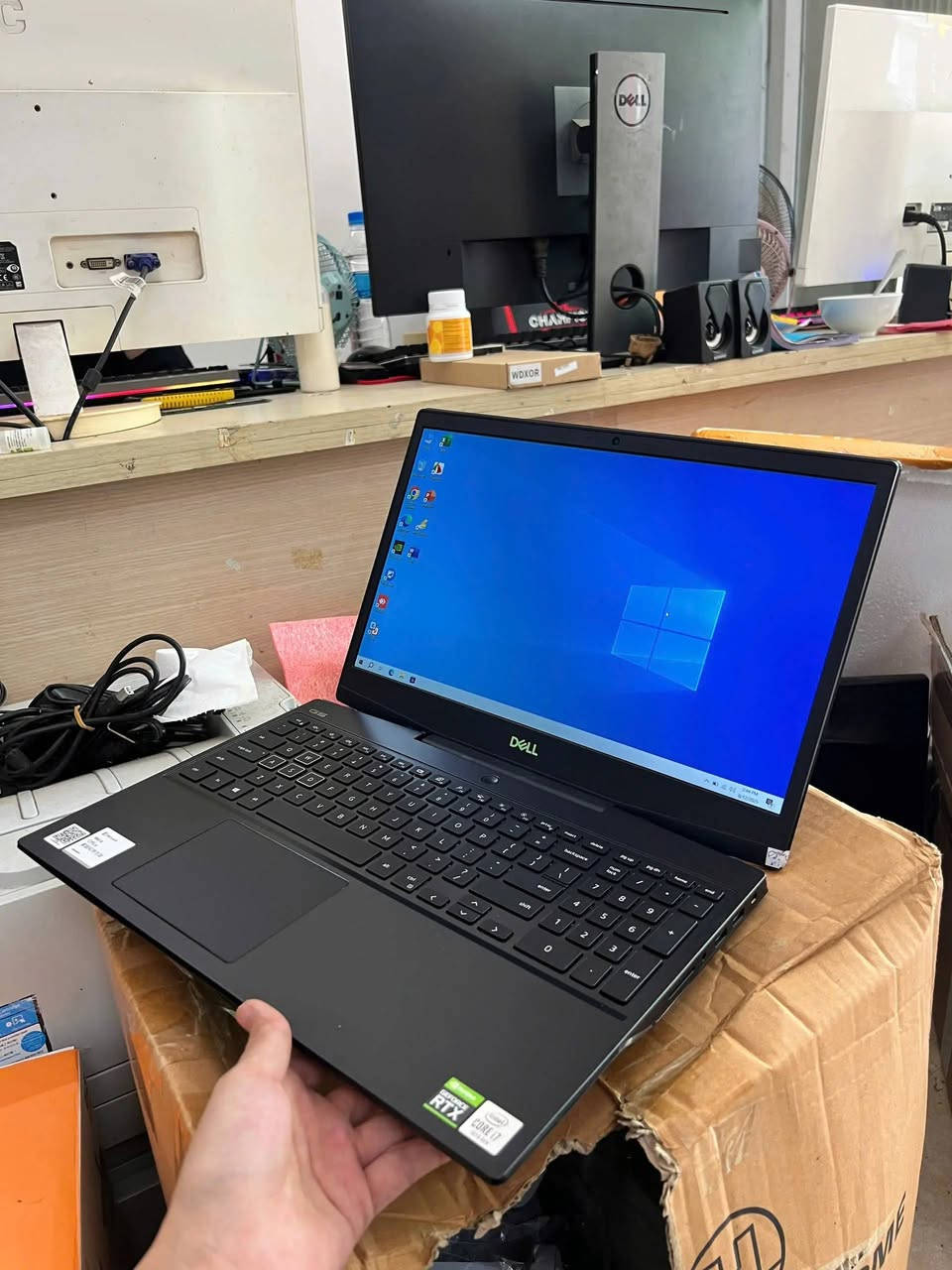 #لابتوب_Gaming_كارت_خارجي_Rtx_6GB

🔅 الموديل: Laptop Gaming — DELL G5 5500

🔅 المعالج: Intel Core i7-10750H — الجيل العاشر (فئة H)

🔅 الذاكرة (RAM): 16 جيجابايت DDR4
🔅 التخزين: 512 جيجابايت SSD نوع NVMe

🔅 كرت الشاشة:
• NVIDIA GeForce RTX 2060 —  6GB
• Intel UHD Graphics 630 —  8GB

🔅 الشاشة: 15.6 إنج بدقة FHD ‏(1920×1080) — 144Hz
🔅 الشاحن: شاحن أصلي بقدرة 240W

🔹 الحالة: وارد اوربي غير مستعمل بالعراق (كالجديد) نظافة 95% فما فوق 
🔹 البطارية: بحالة جيدة (ضمان ساعه فما فوق)

■ ضمان(١) فحص المواصفات وتشغيل امام المندوب 
■ ضمان(٢) استخدام اسبوعين اي خلل مصنعي يتم الاستبدال بنفس الموديل


**إذا كنت صاحب هذا الإعلان وتريد حذفه لأي سبب، رجاءا أرسل رسالة إلى الدعم الفني**