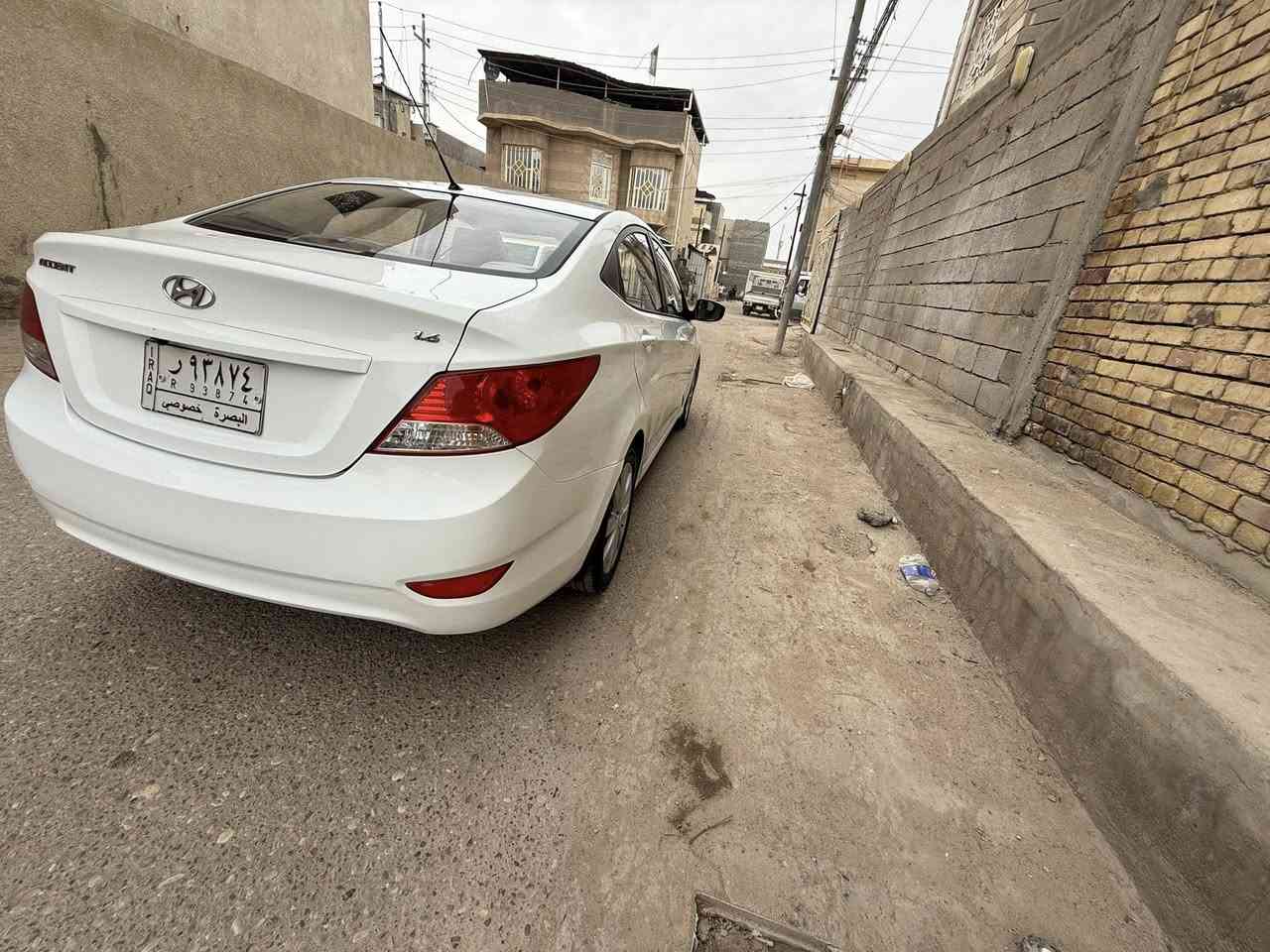 سلام عليكم اكسنت وارد خليجي موديل 2014 مكينته 1600 ماشيه 19 ألف  سياره بيهة باب مصبوغ والباقي كفاله عامه  رقم بصره مكان السيارة البصرة سيارة جاهزة من كلشي  سعر 95 الاستفسار ***********
