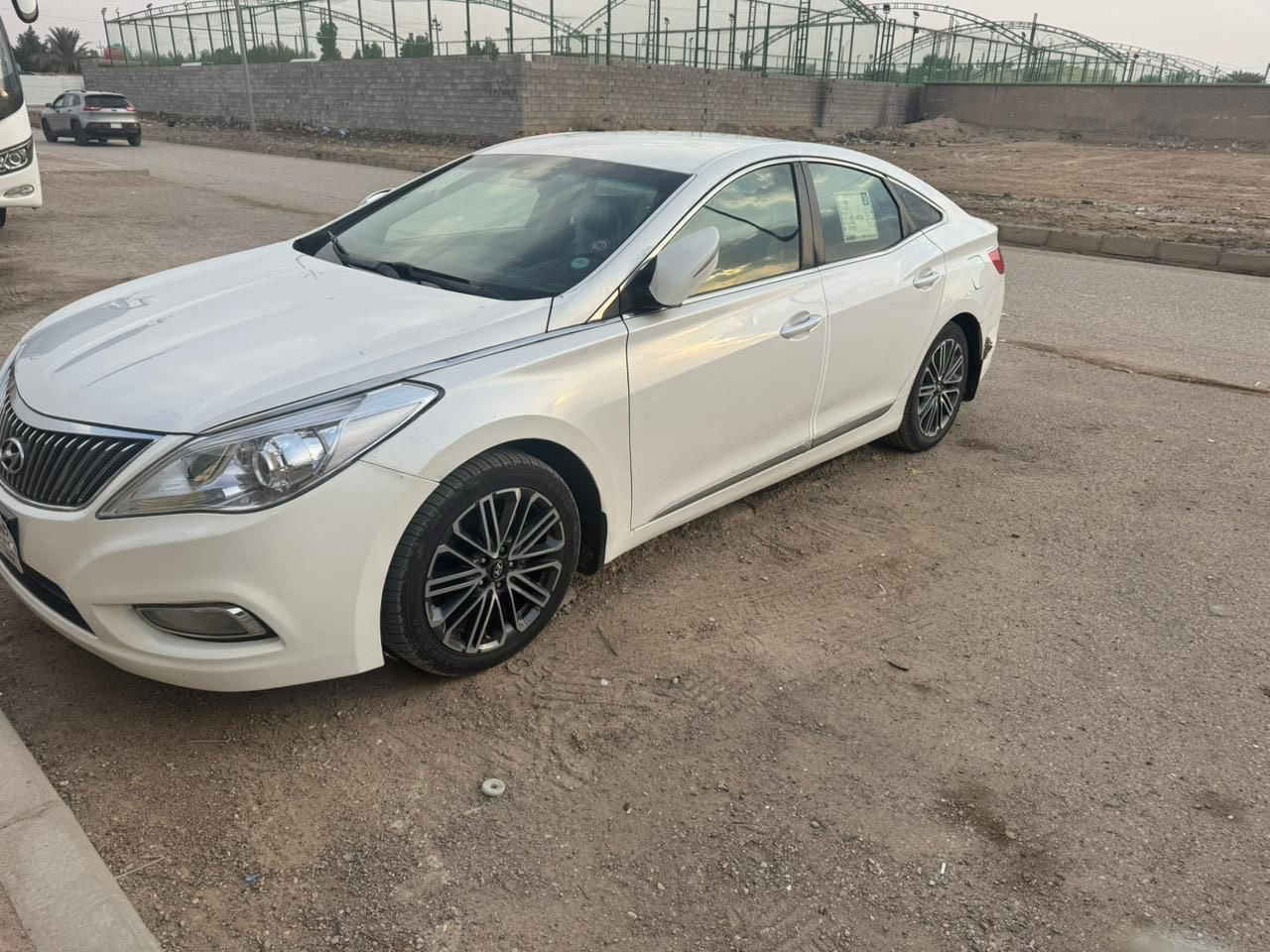 سلام عليكم 
أزيرا موديل 2013 وارد امريكي بيه فقط قطعه مبدله  فول مواصفات عده فتحه رقم بغداد رايده ب110 ورقه وبيه مجال 
للاستفسار الاتصال 
*********** 
***********
