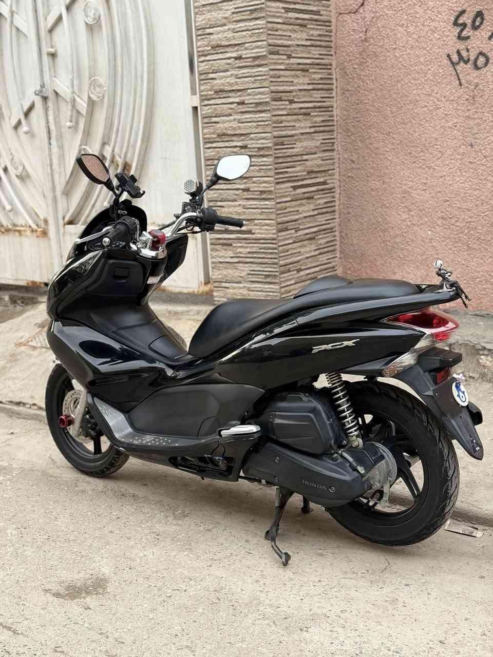 دراجه pcx نضافه 100‎%‎
مكفوله كفاله عامه دراجه رمبه ماشيه 11 الف حقيقي 
نازله من بيت طارش مكفوله لأخر برغي بيها ممفتوح ولا مصلحه نهائيا تتعب تكول نضيفه لحد يكلي شبيها اخي رمبه 

السعر اتصل وتدلل او ادخل خاص 
*********** مكاني بغداد الشعب
