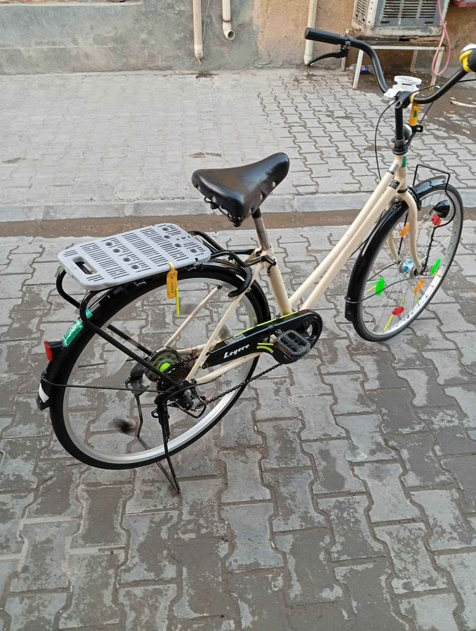 السلام عليكم باسكال بناتي
نضيف بلادي ما مفتوح بي برغي حساس يشتغل كير 6 موديل 2021 
حجم 26
السعر 130 . وبي مجال 
مكاني بغداد الشعلة


**إذا كنت صاحب هذا الإعلان وتريد حذفه لأي سبب، رجاءا أرسل رسالة إلى الدعم الفني**