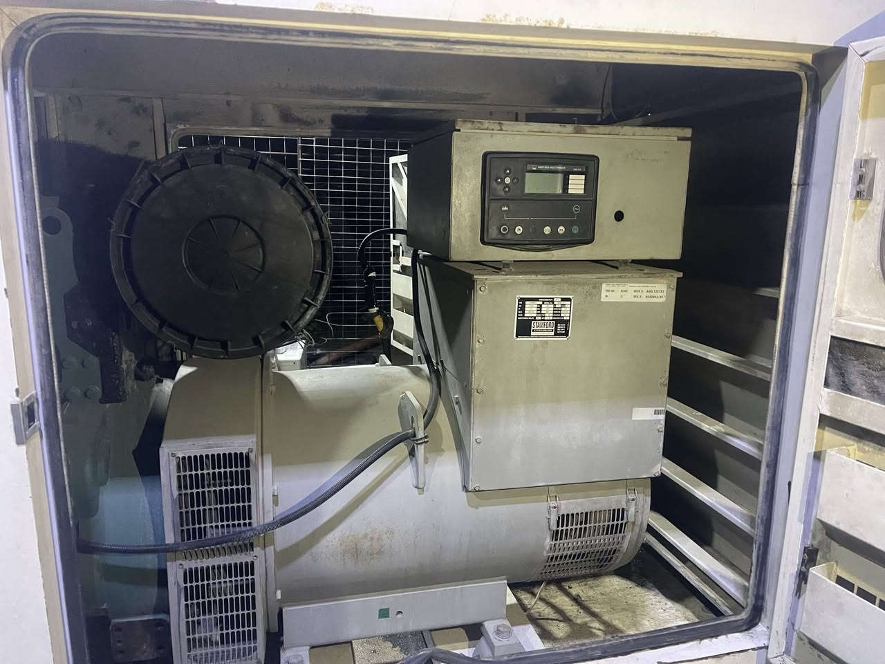 سلام عليكم
فالفو حجم 941 D9🇬🇧

350kva اوربي وارد بريطانيا 

اخوان مولدة كلشي بيها بلادي 

كاتم‎ شاشة اوتو ***********

