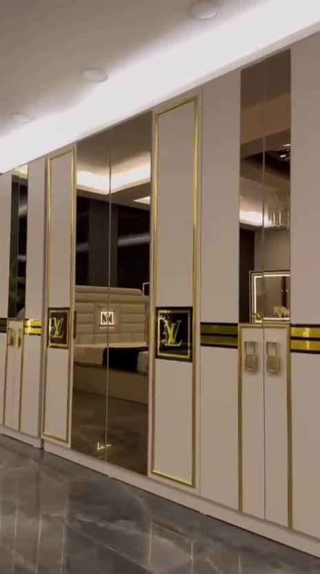 *أجمل موديلات المودرن في السوق*

*موديل       لويس فيتون     LV*

*10 قطع             كنتور ملحق 340*

❇️ قياسات ضخمه 
❇️ ميز تواليت عملاق
❇️ اللون الجديد المتميز 
❇️ السرير والشازلونه مخزن
⭕️ زجاج برونزي مطلي   و   *مطّرش*

❇️ إناره بالكومديات   *LID* ✨✨✨

❇️ المصنع الأصلي 
❇️ برغي وجوي حديد    🔩🛠️

💰 *الشازلونه     3        قطع*

💰*إناره بمنتصف السرير*

☄️ *قماش خاولي*

🆘  *أرضيات وخلفيات بلوك بالكامل 
السعر (مليون و540)


**إذا كنت صاحب هذا الإعلان وتريد حذفه لأي سبب، رجاءا أرسل رسالة إلى الدعم الفني**