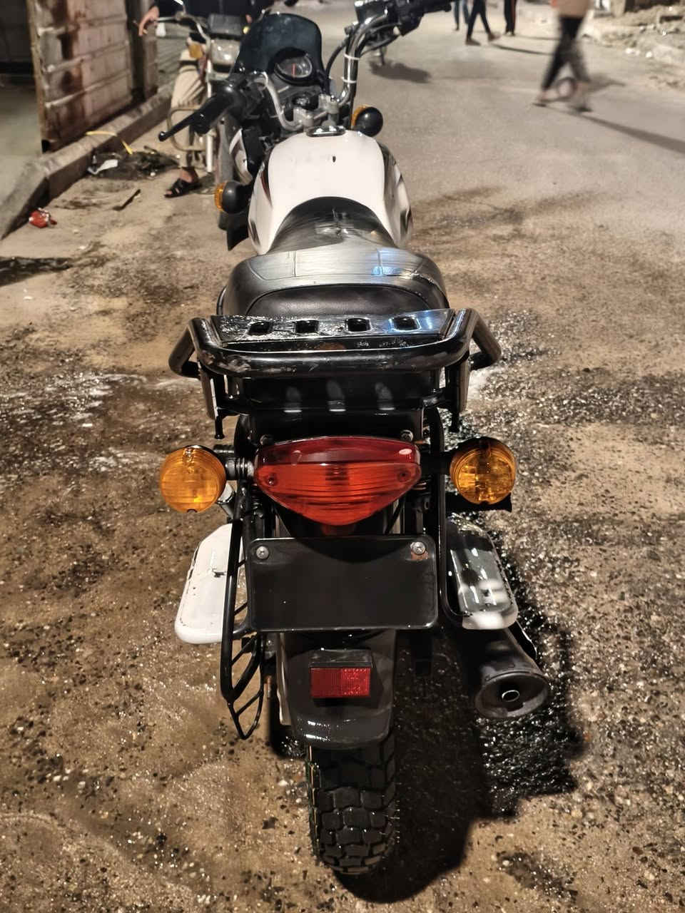 بوكسر باجاج موديل 2023
لون ابيض

حجم المحرك 150 سي سي

ماشيه 119

مستعملة

بدون رقم فقط اوراق كاملة

تاير خلفي جوبلس جديد

مكينة مامفتوحة وكالة مكفولة

السلف شغال 

الهورن موشغال

بيها ضربة يمين الفول مامأثرة تتغطى بدوشمه

واليو اس بي مال الشحن يم العداد مكسور 

للاستفسار اكثر واتساب ***********
