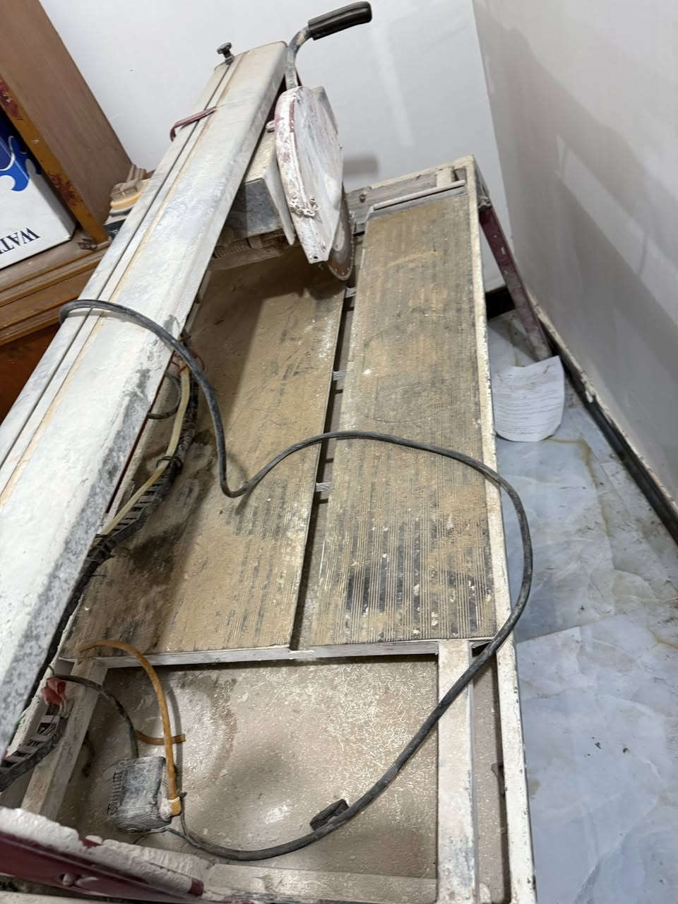 مكينة قطع مرمر 
نوعيه درجه اولى من الاوليات 
سنكل وليس ثري قيز 
ماطور كبير 
التفيده يخابرني 
وان شاءالله منختلف 
***********
