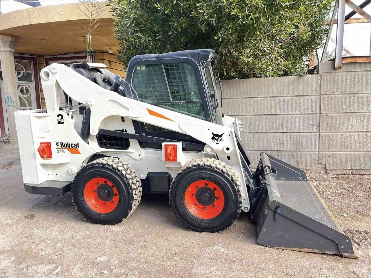 السلام عليكم
بوبكات حجم S770 موديل 2016 فول فول مواصفات مشتغل 2000 ساعه فقط بلادي كله عالشركه محرك ومضخات وتبريد وتدفئه بلادي عالشركه تخم تاير الشركه شفل اوربي الاليه مدرعه رقم وسنويه اربيل بسمي سنويه لل28 جاهزه من كلشي للاخير مكان واسط الكوت للاستفسار ***********
