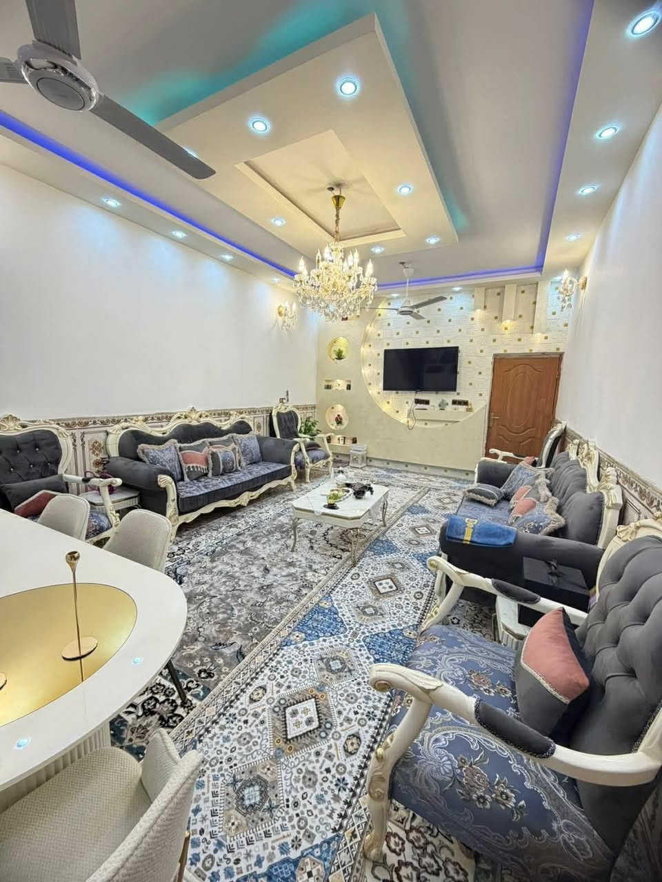 دار للبيـــــع طابقيـــــــن في منطقة الخمسة كيلو 👇
بناء حجر -  ارضية بورسلين - واجهه كاملة
✅ مساحة 200 م
✅ طابو صرف
✅ شارع 10 م

4 غرف نوم وهول ومطبخ واستقبال وصحيات داخلية وخارجية 
للأستفسار أكثر 
*********** متوفر واتس 

مكتب التميز للعقار في قادسية الثانية قرب الحوراء
