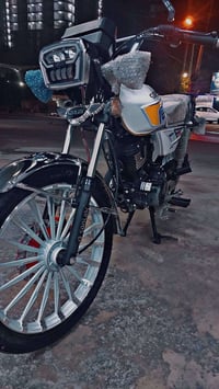 دراجة ايراني بعدها بلجيس ماكينه 200 موديل 25  5كير  07759102756 واتساب