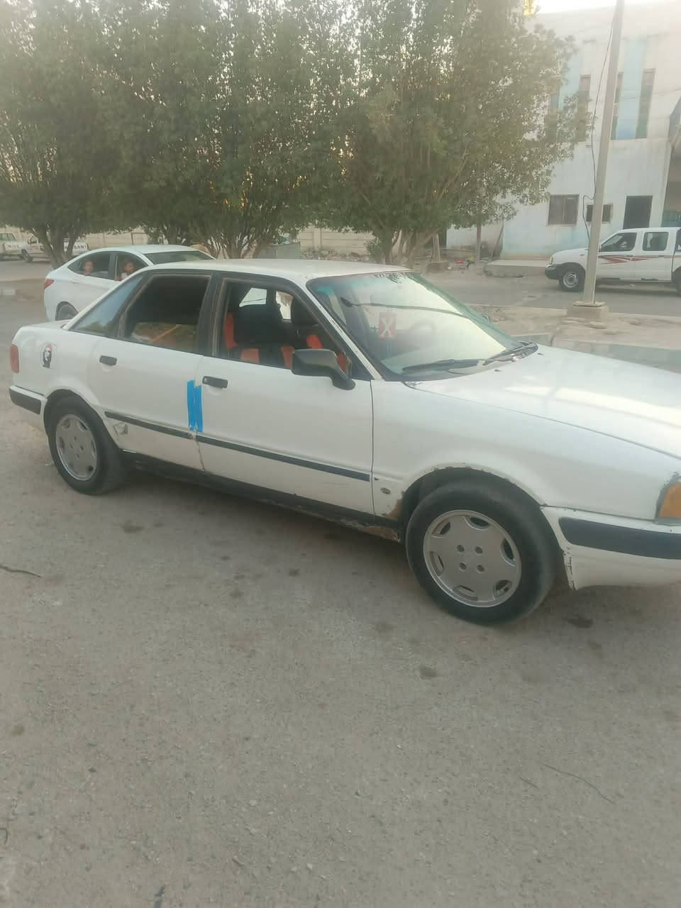 سلام عليكم ودي لبيع مكانه بلخضر ***********سعر32وبيه مجال
