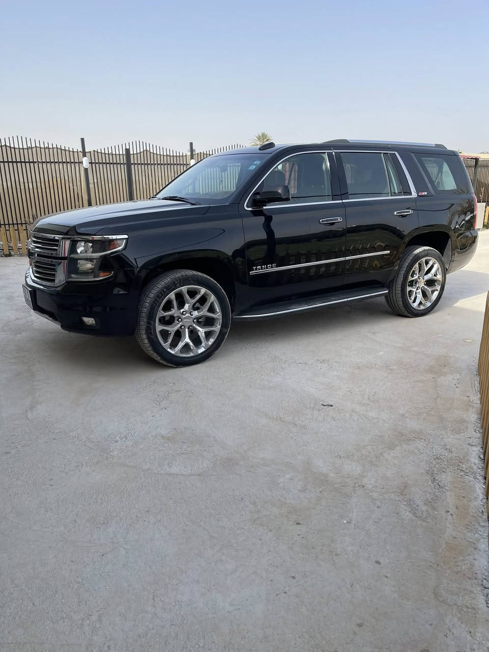 لعشاق الصيد والبراري. تاهو خليجي Z71  الجبليه موديل 2019 رقم بغداد باسمي. فول مواصفات عدا البصمه. 
دفع رباعي
سلايد روف
تدفئه مقاعد الاماميه 
ثلاجه بالفرس
فول تحكمات ستيرن
جنطه كهربائيه 
  DVD 
حساسات ورادارات امامي خلفي
تخم ويل كب نيكل. 
السياره ماشيه 61 الف كيلو
داخل اسود جلد
السياره مكفوله من الحادث والصبغ عدى ربع جاملغ امامي الايمن  صبغ فقط. 
السياره موجوده بغداد / زيونه
سعر البيع  390$. 
الشراي فقط يتصل  أو يراسل 
***********
***********
موجود واتساب عالخطين
