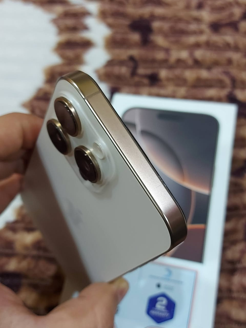 أيفون 16 برو ماكس 
لون صحراوي 
نضافة 100 ع 100 
بعده بضمان ماستر شرق اوسط ABM احدث نوعية 
عدد دورات 54 
بطارية 100 
ذاكره 256 
شريحة وحده نموذج M
مراوس او بيع السعر 1550وبيه مجال قليل لشراي او مراوس موبايل او دراجة العنوان شط العرب
واتس او اتصال ***********
