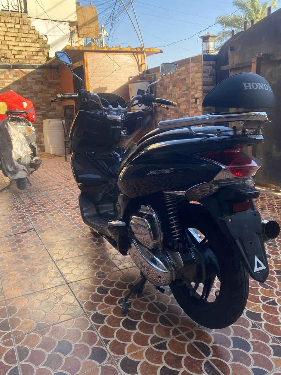 السلام عليكم للبيع دراجه pcx جيل الأول دراجه مال رمبه مديل 18 حجم المكينه 150ياباني الأصلي دراجه ياباني الأصلي كامله من كلشي ستان كهربائي حساس ازدحام دراجه جديده بمعنه الكلمه ودراجه مزوده مال رمبه  وأحله امنل صوره دراجه مكينه وكهربأيات كفاله عامه اي نقص ما بيه السعر مليون و500 وبيه مجأل قليل اي استفسار ***********

