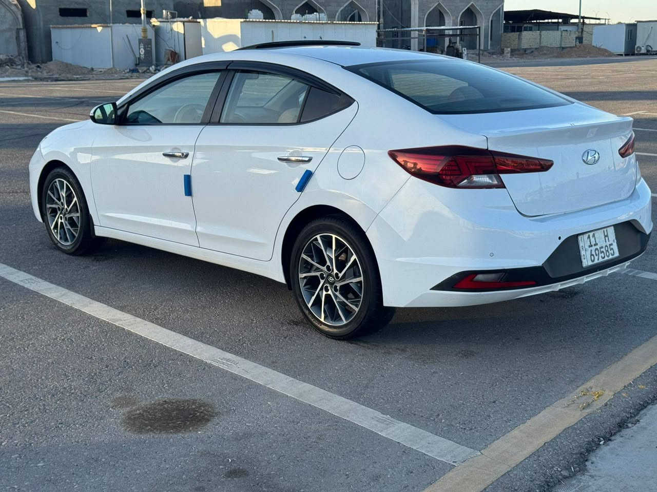 السلام عليكم للبيع هونداي النتر مديل 2020 وارد خليجي بيه جاملغ خلفي جهت اليسره فقط السياره فول مواصفات وحد عله واحد الموصفات فتحه صقف تحكم استيرن اشاير مري شاشه كبيره كمره دواره حساسات خلفيه بيه هواي مواصفات مكينه كير حداديه تخم تاير تبريد ثلج السعر 138 مكان السياره كربلاء الستفسار اكثر عل رقم ***********
