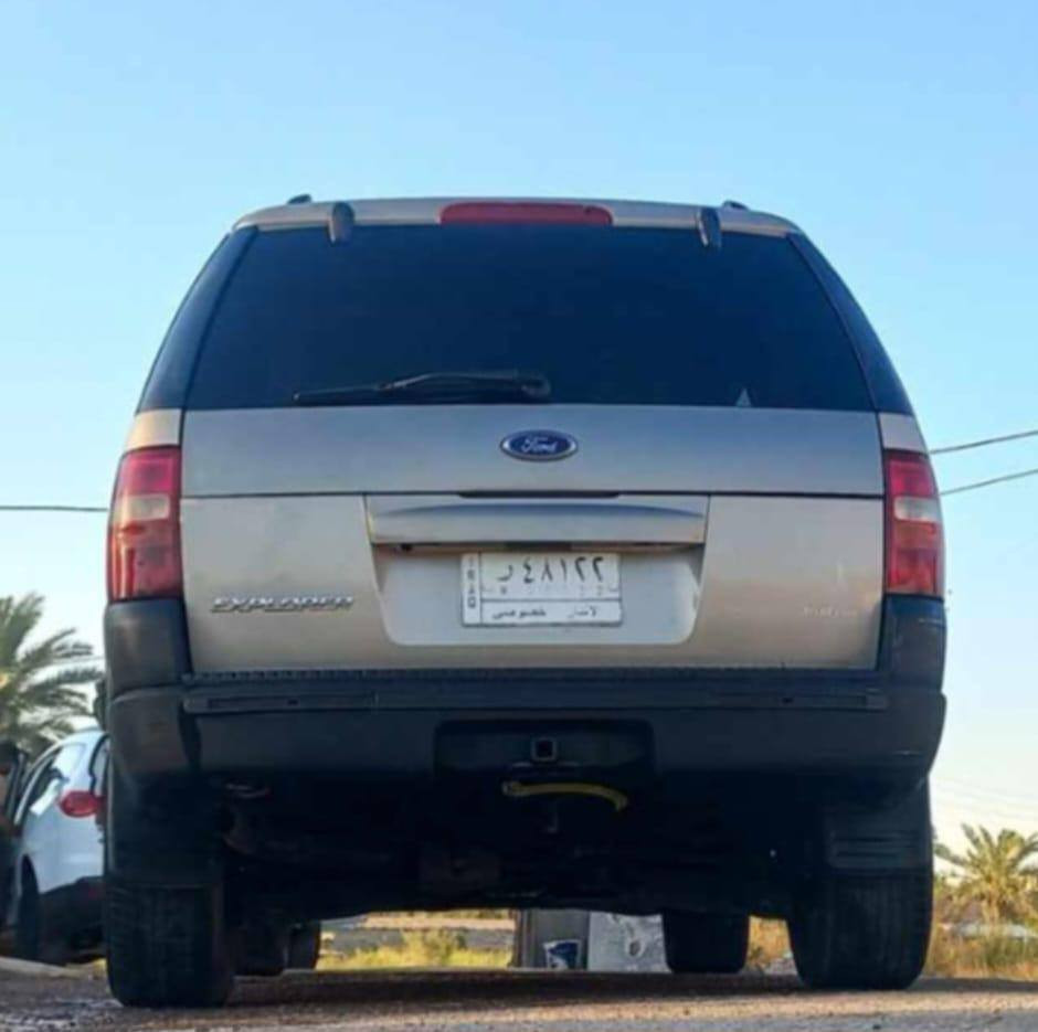 السلام عليكم سياره للبيع فورت اكسبلور موديل 2004 الرقم انكليزي بيهة طبة بالكير وصدرها تعبان مكينة مكفولة سيارة لابيها كص ولا ضربة لاصبغ السعر 80 وبيها مجال مكان السيارة بغداد سبع البور تحويل ثاني يوم سنويتها مشروع وطني رقم الهاتف ***********
