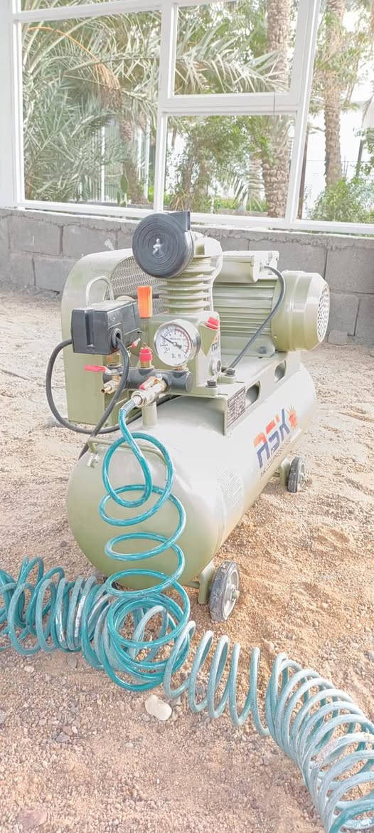 كمبريسر ٥٠لتر مستخدم يوم واحد  الله شاهد معتاز واريد ابيعه ٢٣٥ بي مجال


**إذا كنت صاحب هذا الإعلان وتريد حذفه لأي سبب، رجاءا أرسل رسالة إلى الدعم الفني**