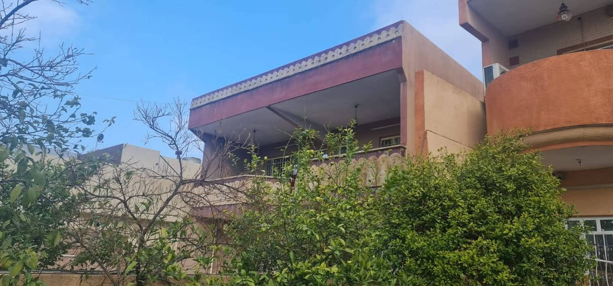 للبيع ...للبيع 
الموقع حي النور المساحة 400م قريب عالشارع العام سعر المتر مليون وربع للاستفسار الاتصال على الارقام التالية***********
***********
