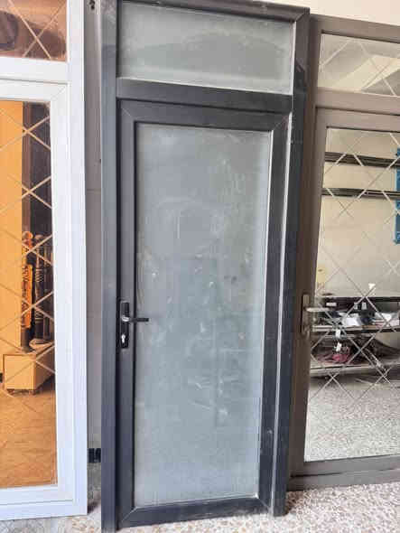 ابواب للبيع جديد غير مستعمل السعر مناسب الديوانيه مركز ***********
