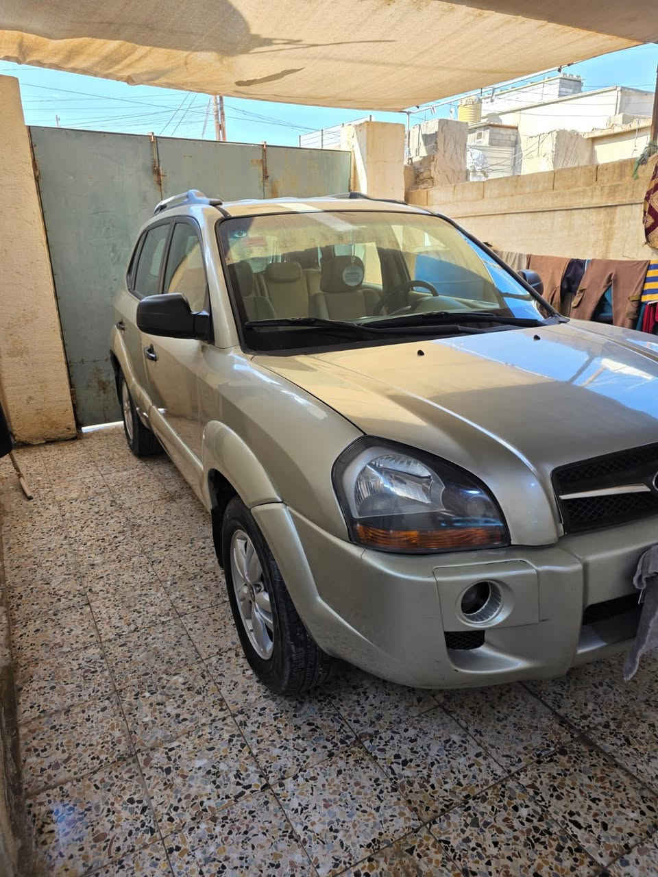 نوع سياره توسان مديل ٢٠٠٩ سنويه باسمي مجدد لسنه ٣١ بلاد بس مصبوغه صبغ عام لجماليه مكفوله من ضربه ومكفوله حداديه ومكينه وكير  وبيها تخم تاير  تبريد شغال كهربائيات كلها شغاله السعر ١٠٥ البصره الزبير رقم راعيه ***********
