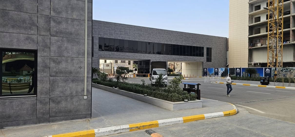 🏛 شقة فاخرة للبيع – المجمع الملكي رويال سيتي
👑 بناية Elite VIP | مباشرة من صاحب الشقة

✨ 3 غرف نوم | 217 م² | الطابق السادس | بناية 10
🌟 إطلالة داخلية ركنية • تبريد مركزي • منظومة إطفاء حديثة
🛗 البناية مجهزة بـ 4 مصاعد لخدمة السكان بكل راحة

📆 التسليم: 6 / 2026
🏙 فخامة وخصوصية وقيمة استثمارية عالية

📞 للاستفسار مباشرة: ***********
