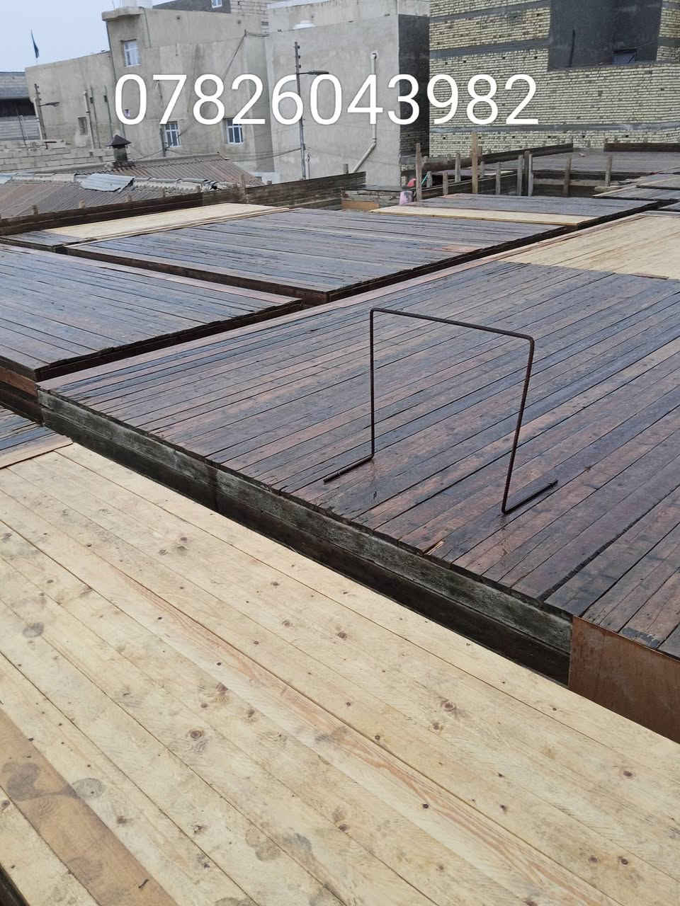 تم بفضل الله تعالى وبركاته صب سطح مساحته 190 متر في دور الضباط والتوفيق للجميع ان  شاء الله اخوكم احمد النجار لجميع اعمال النجاره والتسليح والصب عمل او كرسته وعمل ***********
