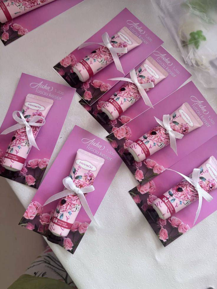 ✨🔥 عرض لمدة أسبوع فقط 🔥✨
توزيعات مرطب إيدين بتغليف أنيق ومرتب ✨ 25 قطعه سعر 20 الف  
نعومة تدوم ولمسة راقية تناسب:
المواليد 👶🏻
التخرج 🎓
الخطوبة 💍
وأي مناسبة حلوة 💕
مرطب إيدين + كرت اسم حسب الطلب 🎀
تنفيذ مرتب يليق بذوقكم من حكاية لتجهيزات المناسبات 🤍
لا يفوتكم العرض… الكمية محدودة ⏳
احجزوا هسه وخلو مناسبتكم تنحكى ✨
#حكاية
#توزيعات
#توزيعات_مرطب
#مرطب_ايدين
#تجهيزات_مناسبات
#موصل
#العراق


**إذا كنت صاحب هذا الإعلان وتريد حذفه لأي سبب، رجاءا أرسل رسالة إلى الدعم الفني**