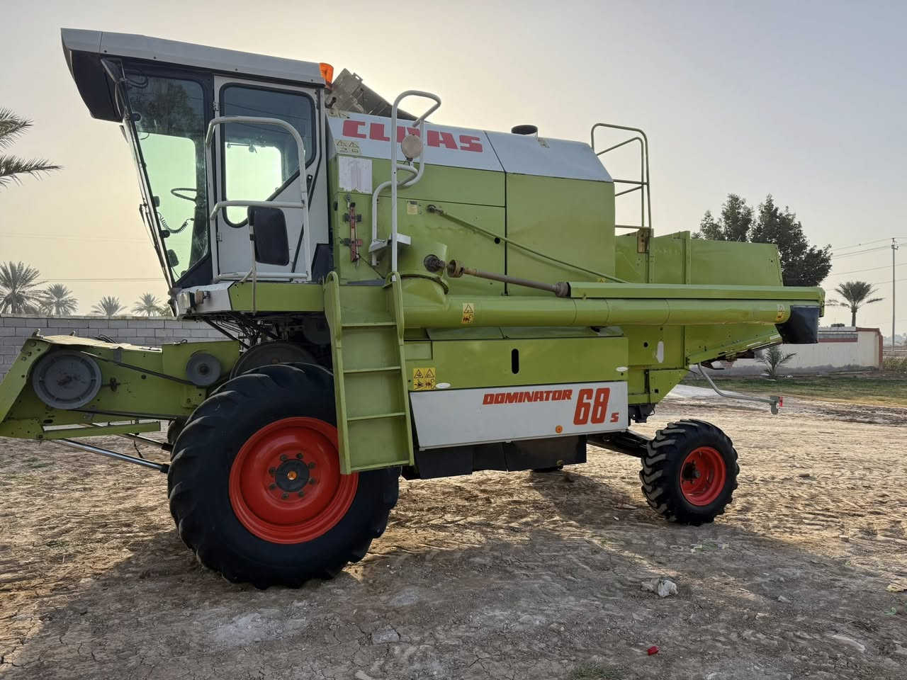 للبيع  حاصده كلاس مديل(2003)  وضع شركه جديد جد 
رقم ربيل الاستقسار***********
