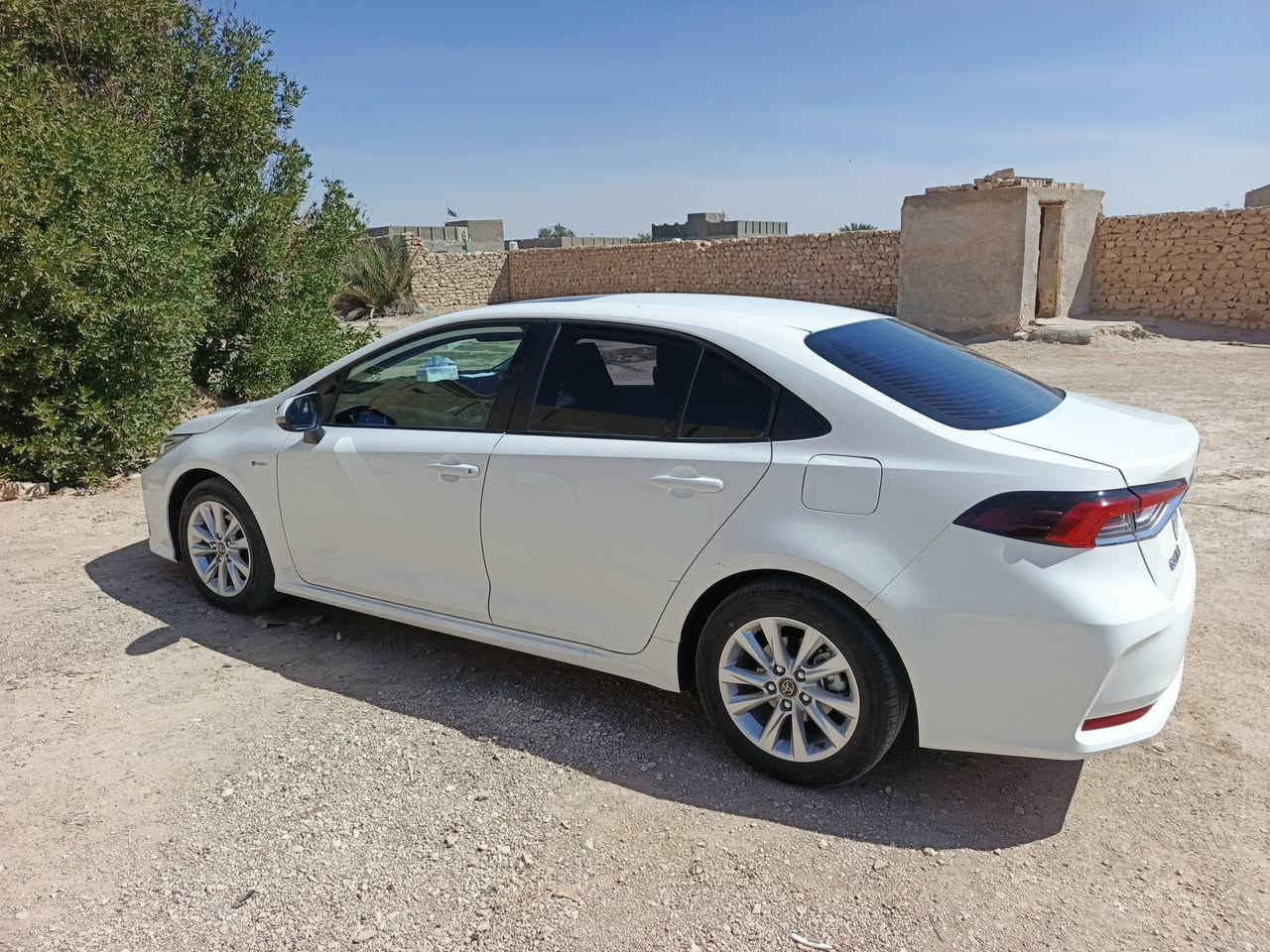 كورله مديل ٢٥ ماشيه ٢٤ الف بيهه هاي القطعه بعدي مامصلحه عل بارد جهه سايق الباب الخلفي بي بارد بصيط فول واحد عله واحد بسمي هايبرد سعر ١٣٨ رقم تلفون ***********
