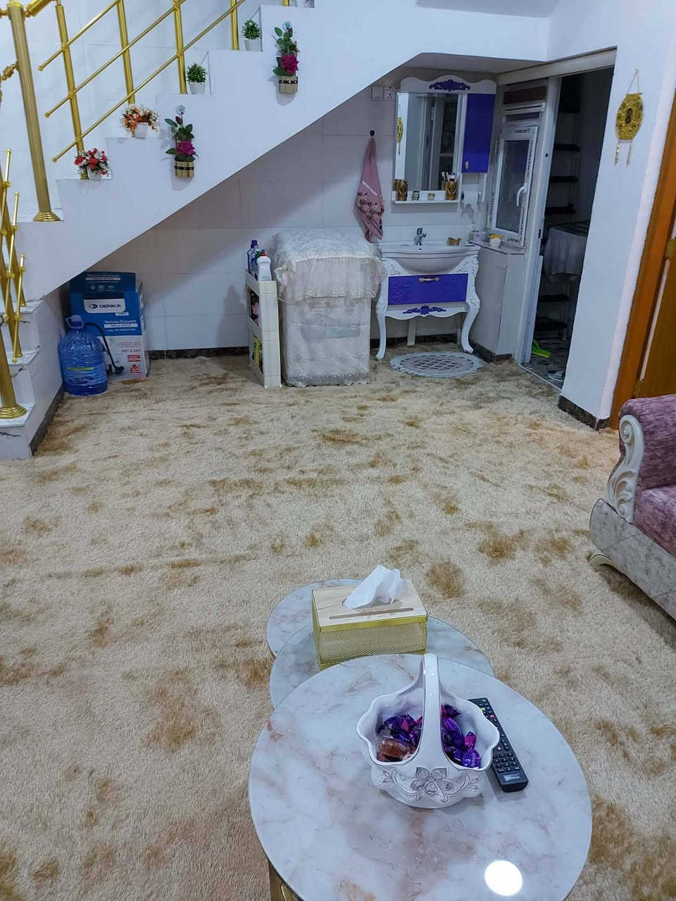 بيت للبيع
مساحه ١٢٠ 
غرفه سويت بيها حمام+صاله+استقبال +مطبخ+حمام خارجي  
العنوان شارع المطار الجديد قرب اسواق ريحانه
السعر ٦٠ مليون 
طابو زراعي
تحويل محكمه سند ٢٥ مشمول بالتطويب 
بناء درجه اولى بورسلين
للاستفسار الاتصال على الرقم ***********
