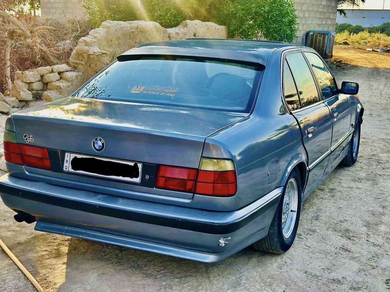 السلام عليكم
للبيع بي ام دبليو 535i موديل 1989 اصل بليته وسنويه محرك بلادي 6 سلندر وكير خير من الله نشاط وسرعه 3 وضعيات للقياده تبريد شغال غرفه نظيفه وحلوه السياره بأسمي سنويتها لل 2031 سعرها 58 وبيها مجال للطيبين 
مكاني العماره للاستفسار الاتصال على الرقم 
         ***********
