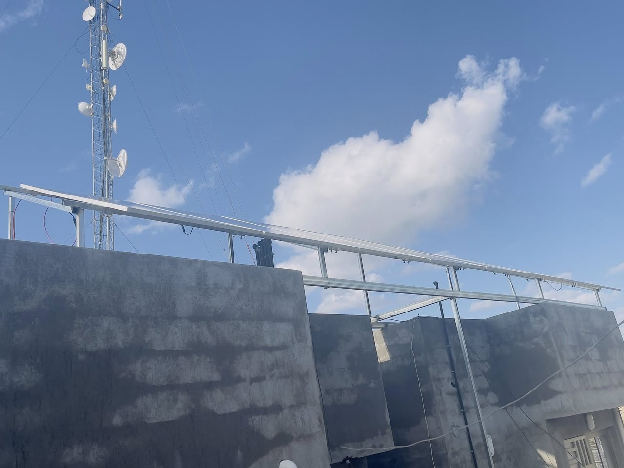 🔋☀️ نصب منظومة طاقة شمسية 15 أمبير (نهاري + ليلي)
حل مثالي للتشغيل المستمر وتقليل صرف المولد والكهرباء 🔥

⚡ تشغيل مستقر للأجهزة المنزلية
🌙 طاقة ليلية مضمونة
☀️ أداء عالي خلال النهار
🔧 تجهيزات أصلية وكفالة رسمية

📍 شركة أبراج المهندسين
العنوان: ديالى – بعقوبة – شارع خريسان، قرب مرطبات الكوثر، مقابل مذخر ساوه
📍 الفرع الثاني: دور الزراعة قرب تقاطع القدس

📞 ***********

💬 للحجز والاستفسار راسلنا الآن وخلي بيتك يشتغل بالطاقة النظيفة ✔️
