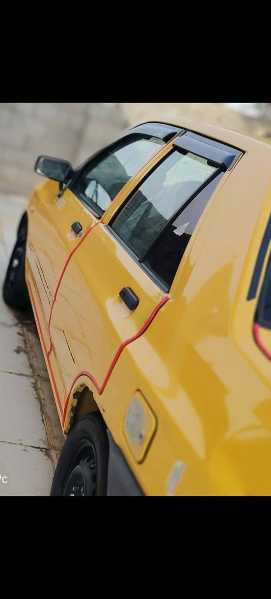 سلام عليكم سايبه للبيع موديل 15 سنويه جديدة 29 مصفره سيارة نضيفه ما مال شغل ما عوزه برغي ***********
