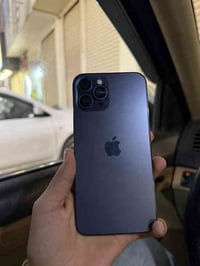 12 برو ماكس ذاكرة 256 بطارية 85  جهاز فقط بي فطور بلكلاس باقي كله شغال...