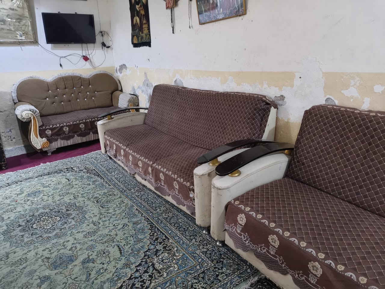 سلام عليكم  2تخم قنفات العدد 19مقعد راعيه رايدهن 400وبيهن مجال بسيط مكاني بنجف حي الانصار رقم الموبايل *********** يتوفر واتساب
